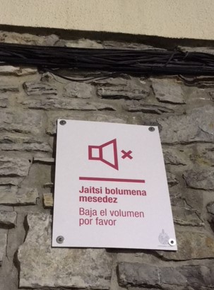 BAJA EL VOLUMEN